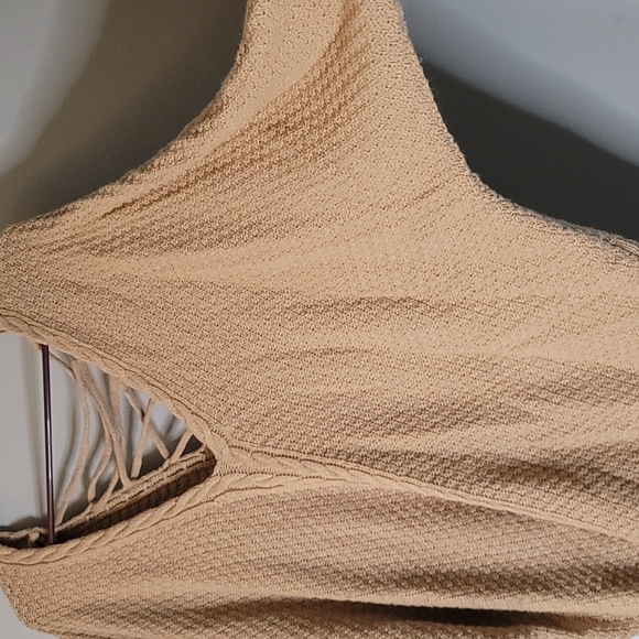 FashionNova oversized tan sweater - Picture 2 of 4